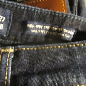 VERY CUTE HIGH RISE JEANS..